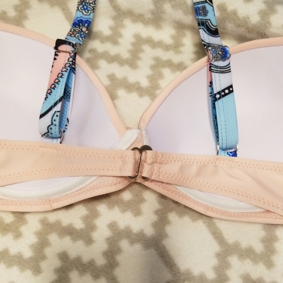 New Bikini - Picture 5 of 7